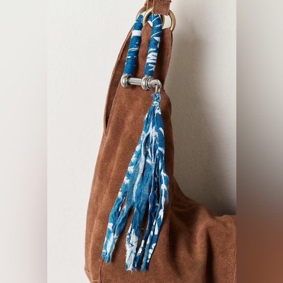 Free People Wrapped Carabiner Bag Charm✨🩵 - Picture 2 of 4